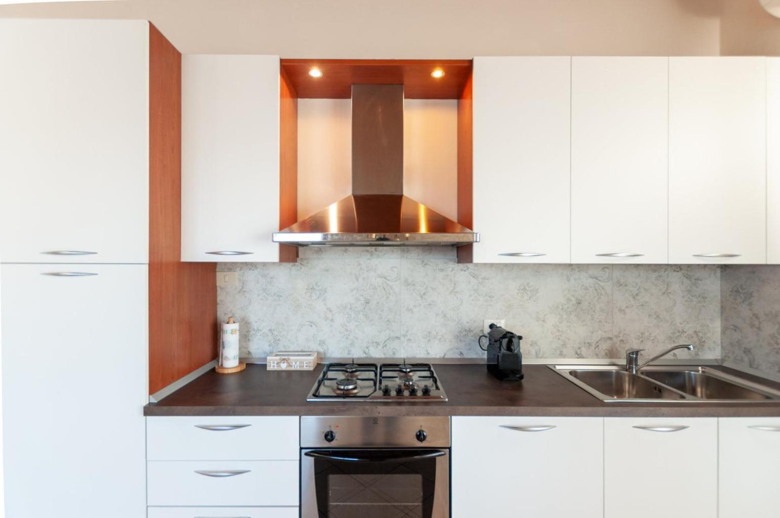 Dora'S Apartment เดเซนซาโนเดลการ์ดา ภายนอก รูปภาพ